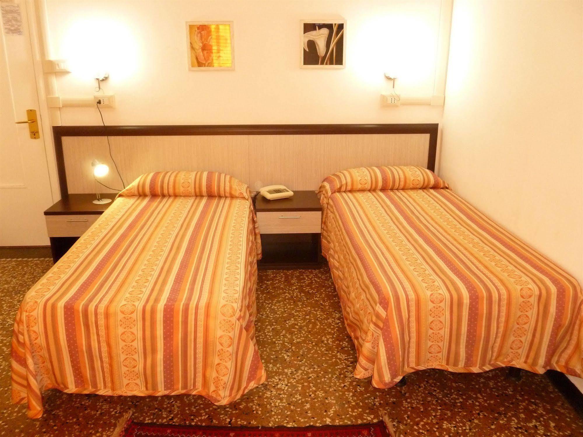 Hotel Agnello D'Oro Genova Bagian luar foto
